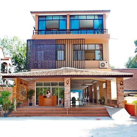 Sea Breeze Guest House Petchaburi Esterno foto