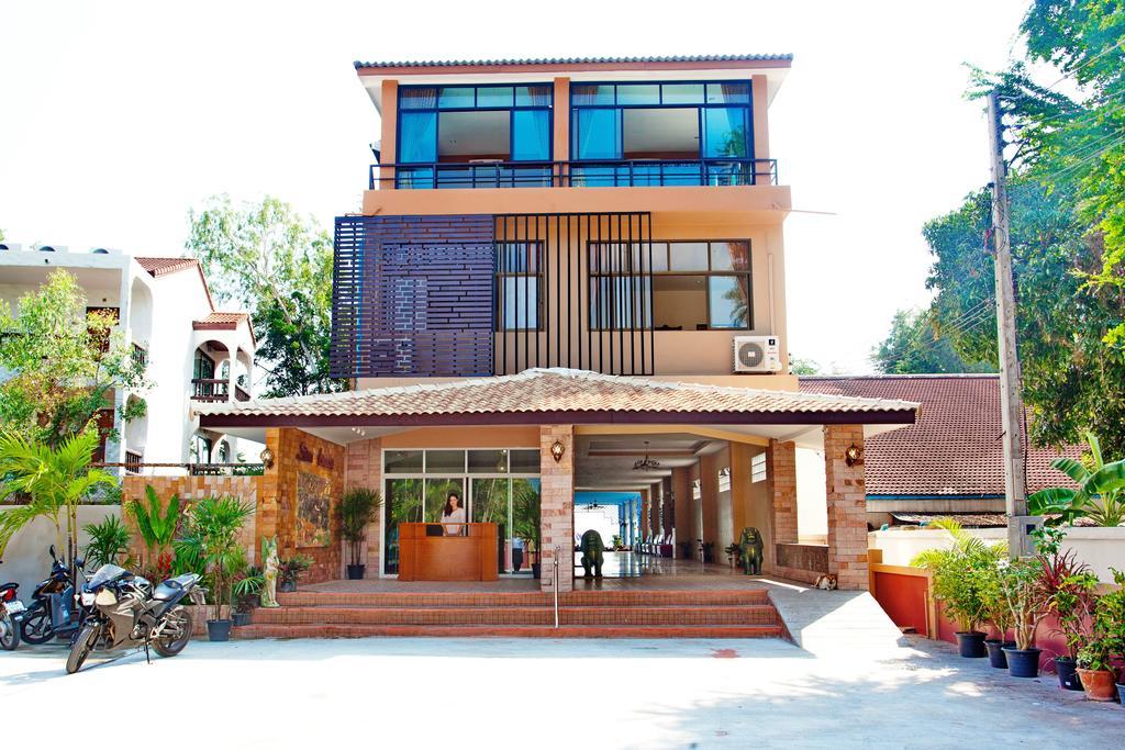 Sea Breeze Guest House Petchaburi Esterno foto