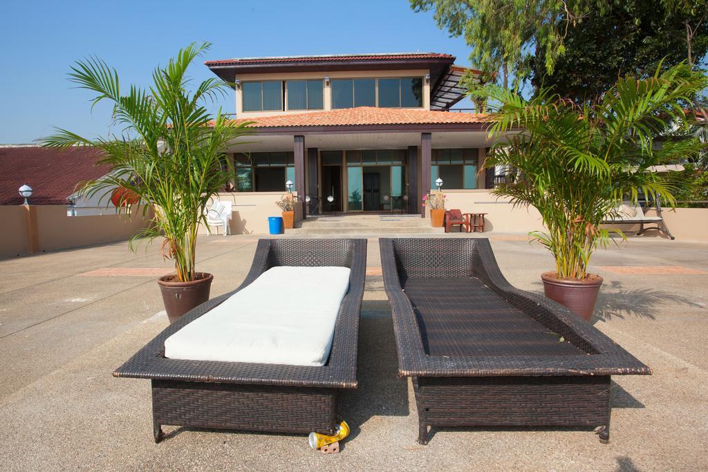 Sea Breeze Guest House Petchaburi Esterno foto