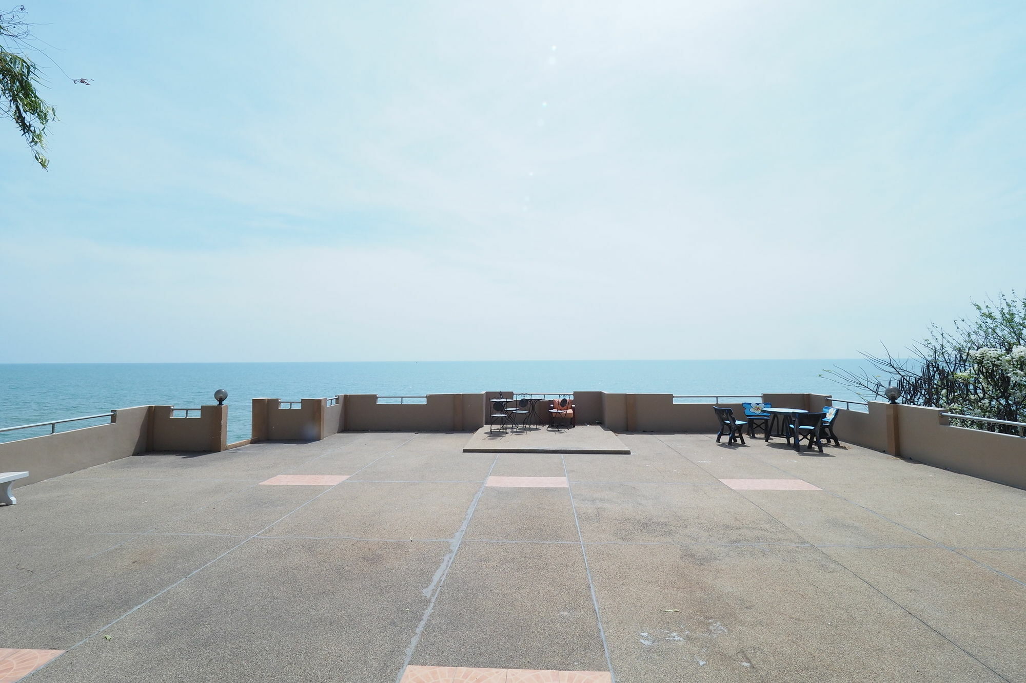 Sea Breeze Guest House Petchaburi Esterno foto